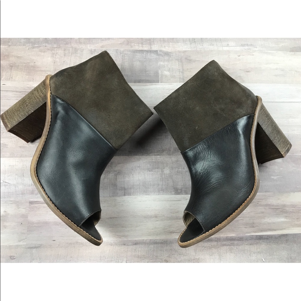 {MTNG Originals}suede peep toe colorblock booties